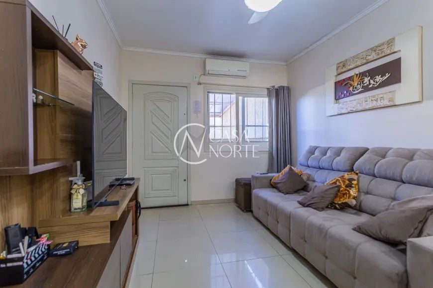 Casa à venda com 2 quartos, 66m², 2 vagas, Rua Vereador Terezio Meireles no bairro Jardim Leopoldina em Porto Alegre