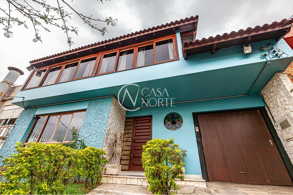 Casa à venda com 5 quartos, 330m², 1 suíte, 5 vagas, Engenheiro José Maria de Carvalho no bairro Vila Ipiranga em Porto Alegre