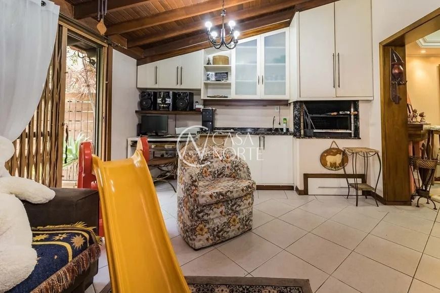 Casa de Condomínio à venda com 3 quartos, 101m², 1 suíte, 2 vagas, Rua Manoel Lopes Meirelles no bairro Jardim Itu-Sabará em Porto Alegre