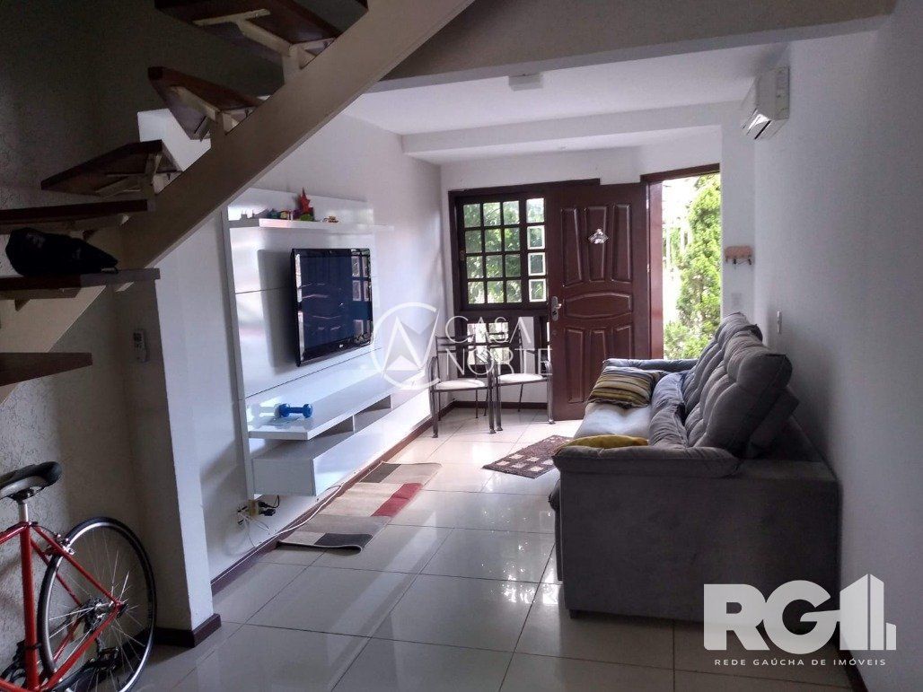 Casa à venda com 3 quartos, 122m², 1 suíte, 2 vagas, Rua Doutor João César Krieger no bairro Parque Santa Fé em Porto Alegre