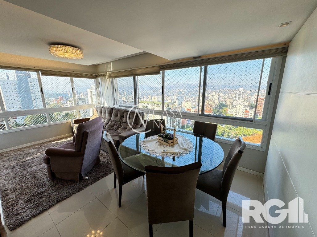 Cobertura à venda com 3 quartos, 185m², 1 suíte, 2 vagas, Rua Faria Santos no bairro Petrópolis em Porto Alegre