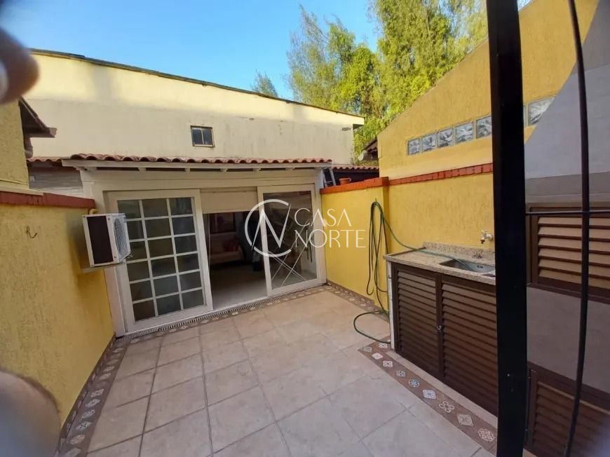 Casa à venda com 3 quartos, 95m², 1 suíte, 2 vagas, Rua Manoel Bandeira no bairro Jardim Itu Sabará em Porto Alegre