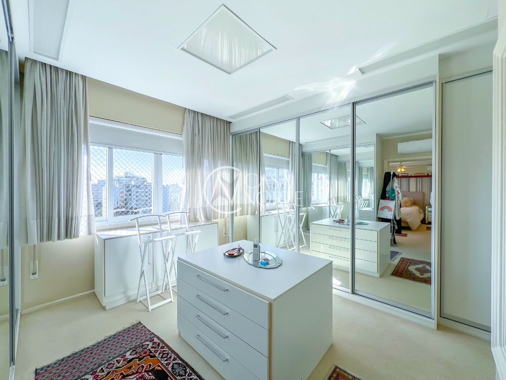 Cobertura à venda com 4 quartos, 626m², 2 suítes, 2 vagas, Vinte e Quatro de Outubro no bairro Moinhos de Vento em Porto Alegre