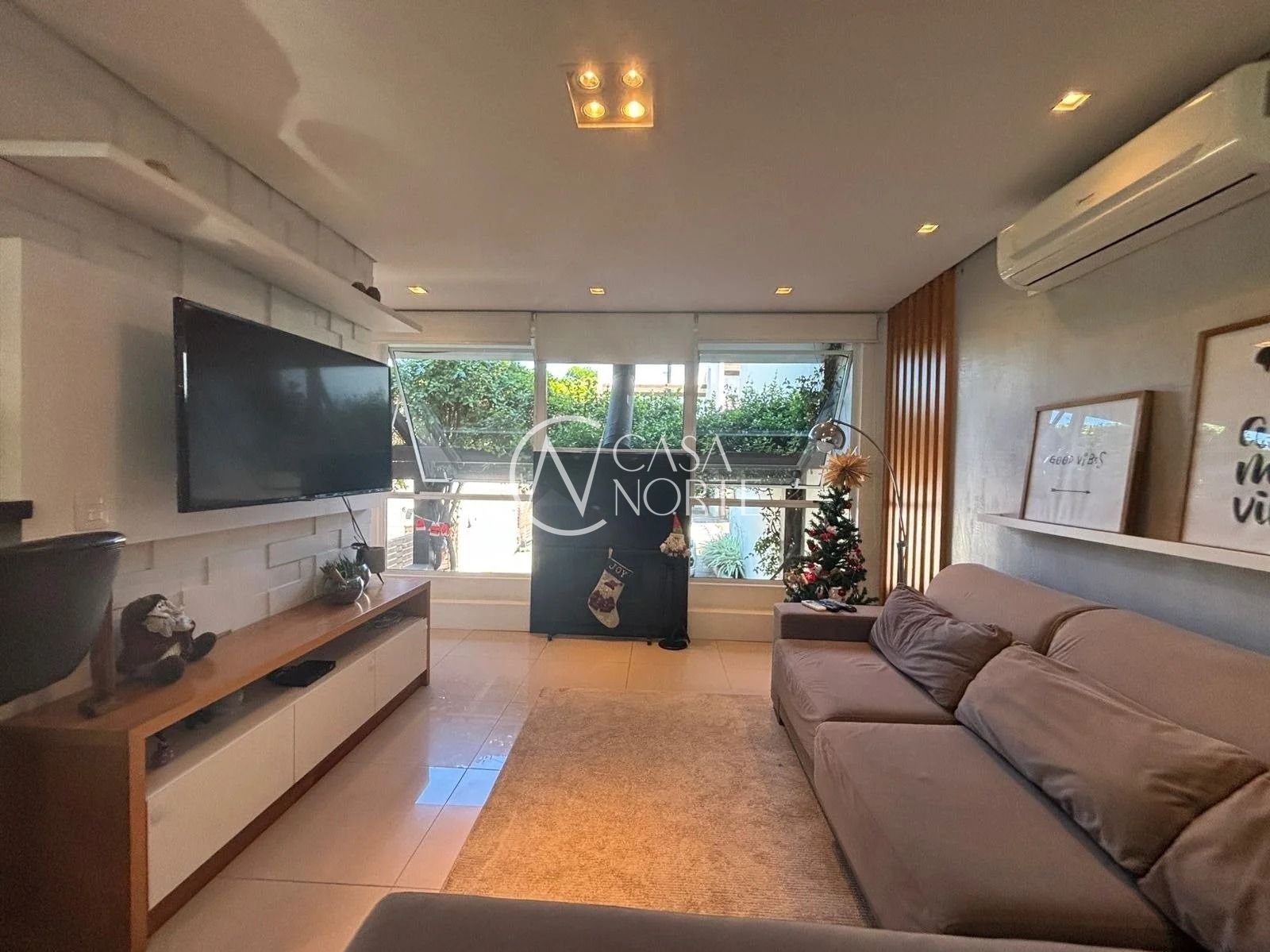 Casa de Condomínio à venda com 3 quartos, 194m², 1 suíte, 4 vagas, Rua Conselheiro Xavier da Costa no bairro Ipanema em Porto Alegre