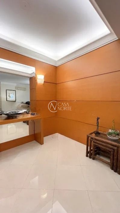 Casa à venda com 4 quartos, 250m², 1 suíte, 4 vagas, Rua Maria Montessori no bairro São Sebastião em Porto Alegre