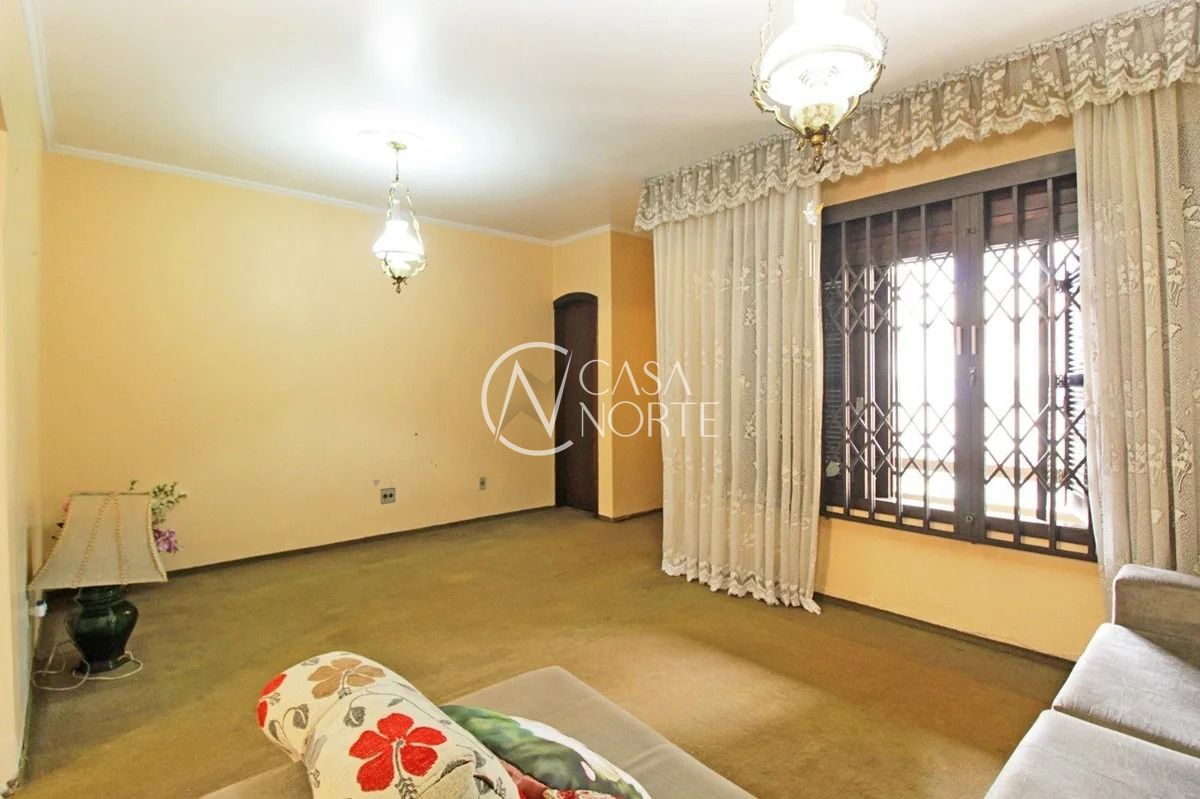 Casa à venda com 3 quartos, 154m², 3 vagas, Rua Umbú no bairro Passo da Areia em Porto Alegre