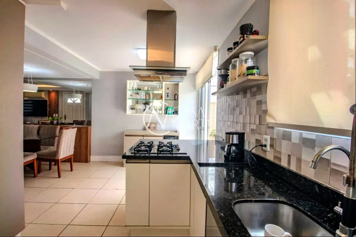 Casa de Condomínio à venda com 3 quartos, 146m², 1 suíte, 2 vagas, Rua Augusto Attílio Giordani no bairro Jardim Lindóia em Porto Alegre