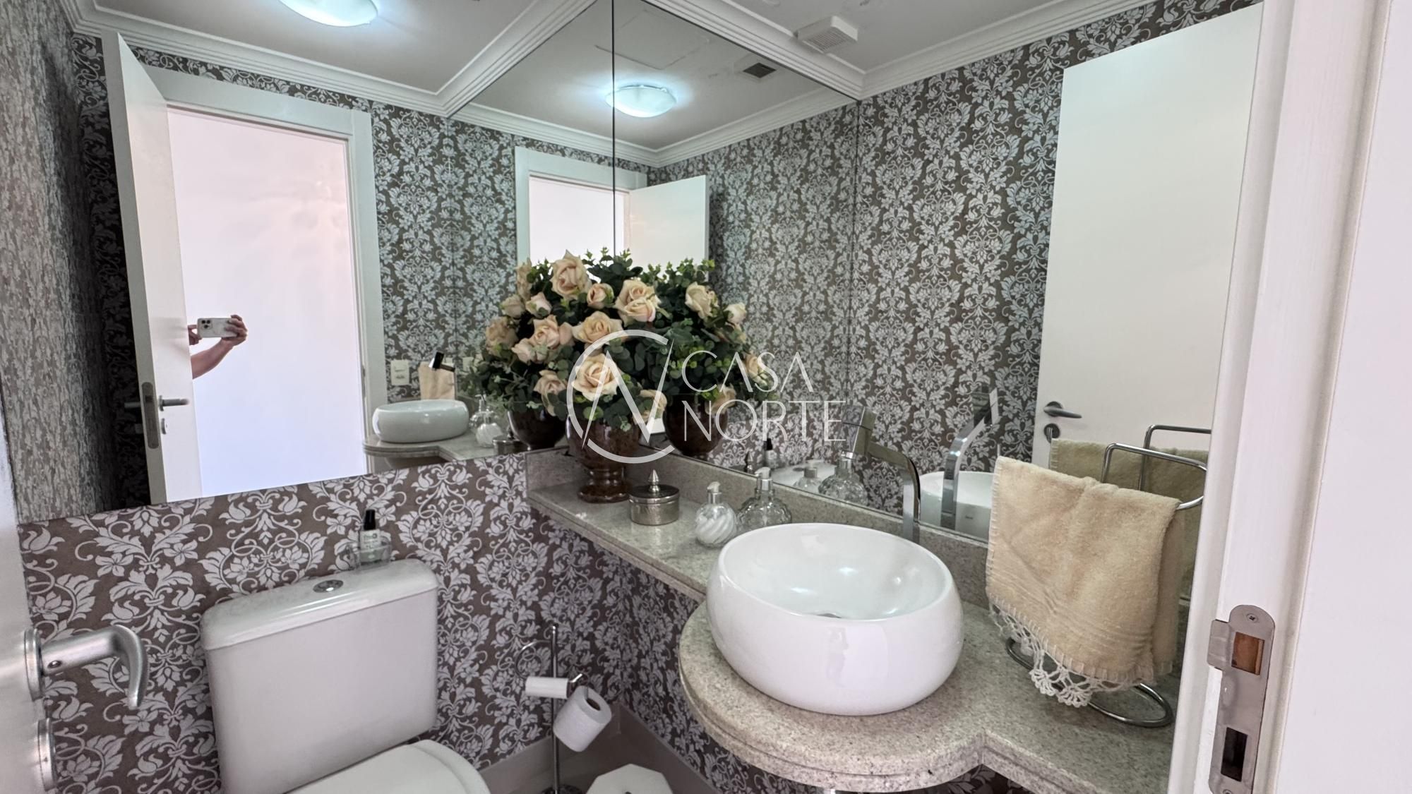 Apartamento à venda com 3 quartos, 148m², 3 suítes, 2 vagas, Rua Doutor João Satt no bairro Jardim Europa em Porto Alegre