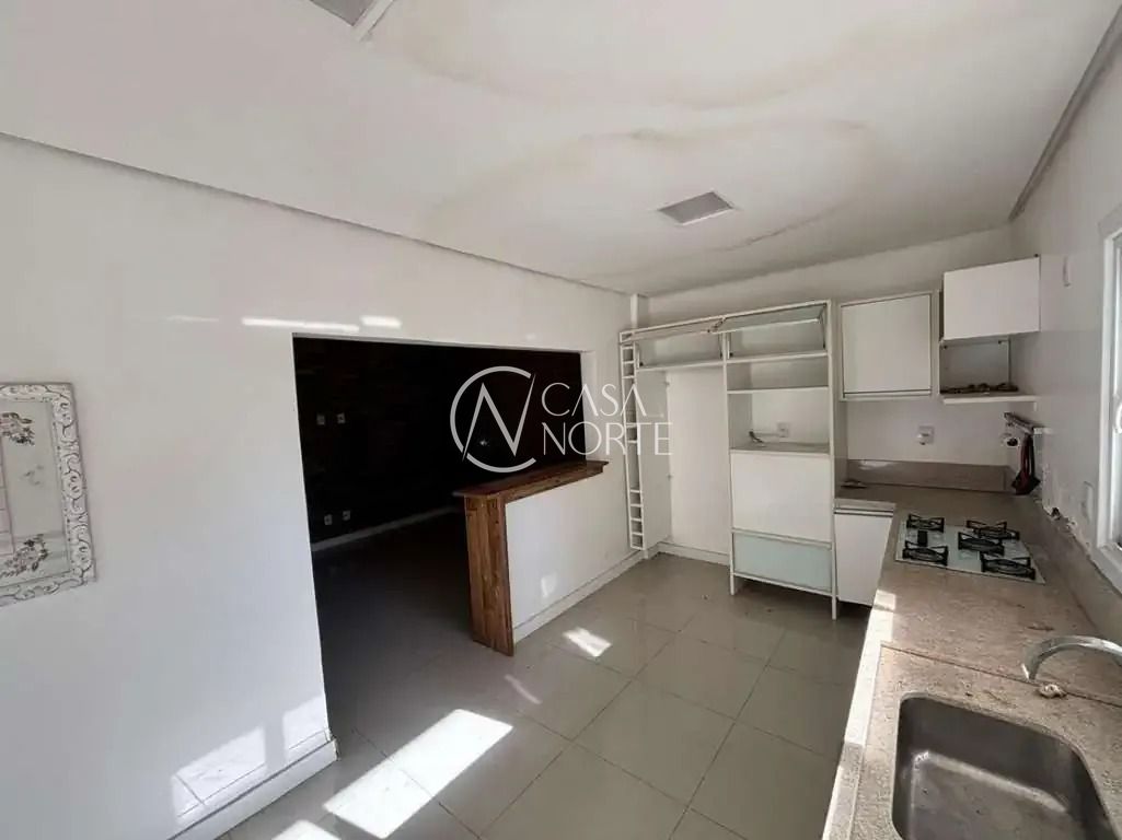 Casa à venda com 2 quartos, 140m², 2 vagas, Rua Conselheiro D'ávila no bairro Jardim Floresta em Porto Alegre