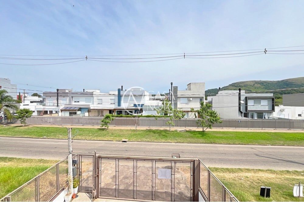 Casa à venda com 3 quartos, 154m², 3 suítes, 2 vagas, Jean Vardaramatos no bairro Hípica em Porto Alegre