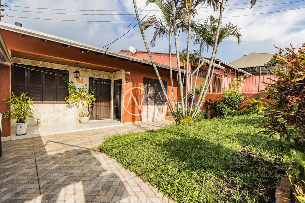 Casa à venda com 3 quartos, 180m², 1 suíte, 2 vagas, Rua Francisca Lechner no bairro Rubem Berta em Porto Alegre