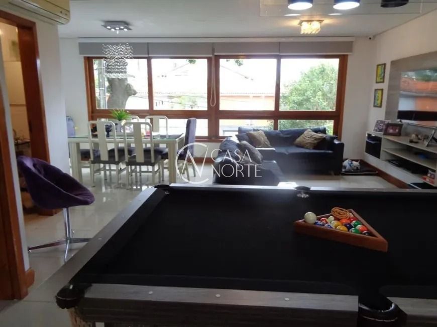 Casa à venda com 3 quartos, 312m², 1 suíte, 4 vagas, Rua Martin Luther King no bairro São Sebastião em Porto Alegre