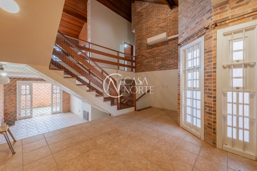 Casa à venda com 3 quartos, 197m², 1 suíte, 3 vagas, Rua Jenor Cardoso Jarros no bairro Jardim Sabará em Porto Alegre