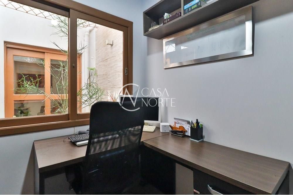 Casa à venda com 2 quartos, 166m², 2 vagas, Rua Souza Lobo no bairro Vila Jardim em Porto Alegre