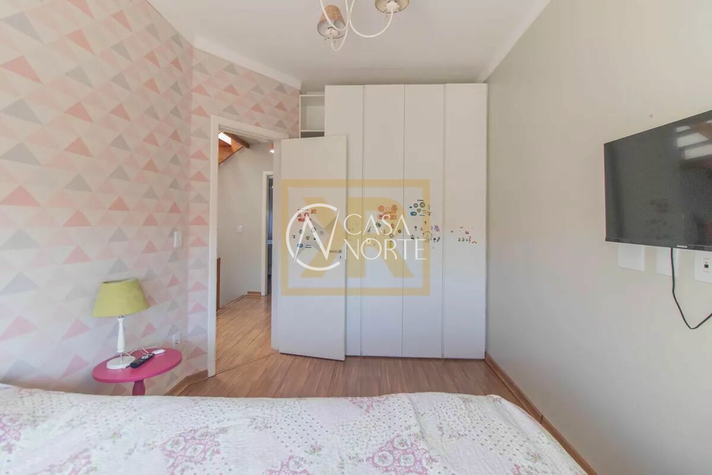 Casa à venda com 3 quartos, 180m², 1 suíte, 4 vagas, Avenida Guaíba no bairro Ipanema em Porto Alegre