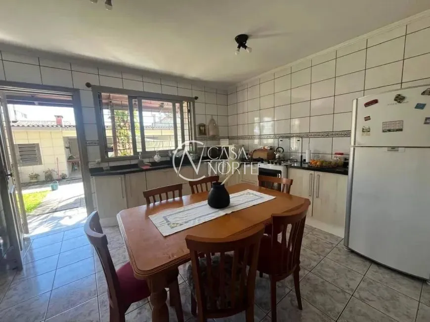 Casa à venda com 3 quartos, 120m², 3 vagas, Rua Augusto Attílio Giordani no bairro São Sebastião em Porto Alegre
