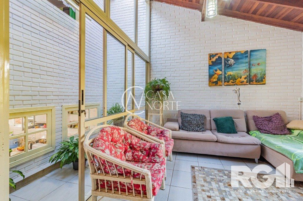 Casa de Condomínio à venda com 4 quartos, 221m², 1 suíte, 2 vagas, Rua Tocantins no bairro Lomba do Pinheiro em Porto Alegre