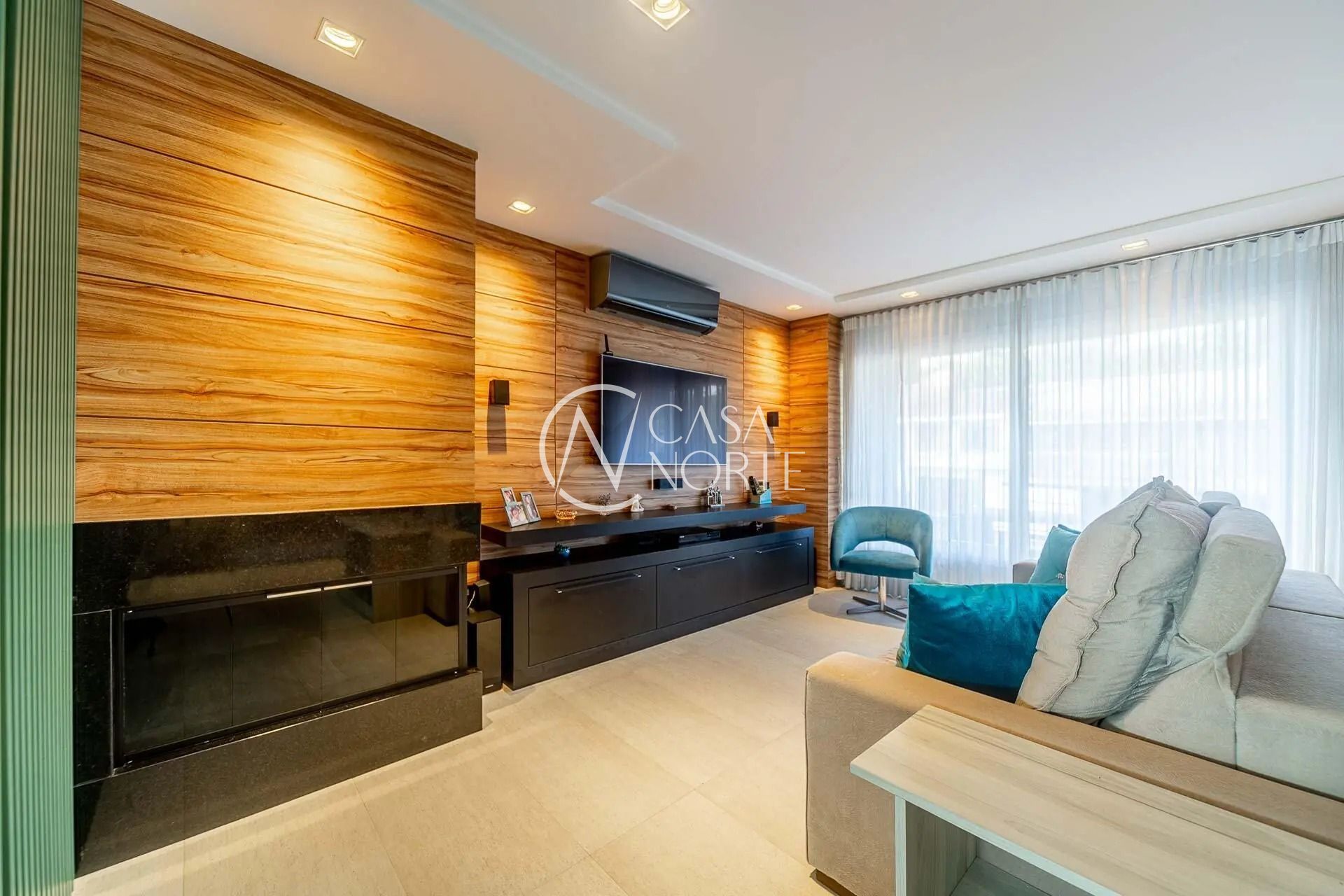 Casa à venda com 3 quartos, 315m², 3 suítes, 3 vagas, Rua Professor Ulisses Cabral no bairro Chácara das Pedras em Porto Alegre