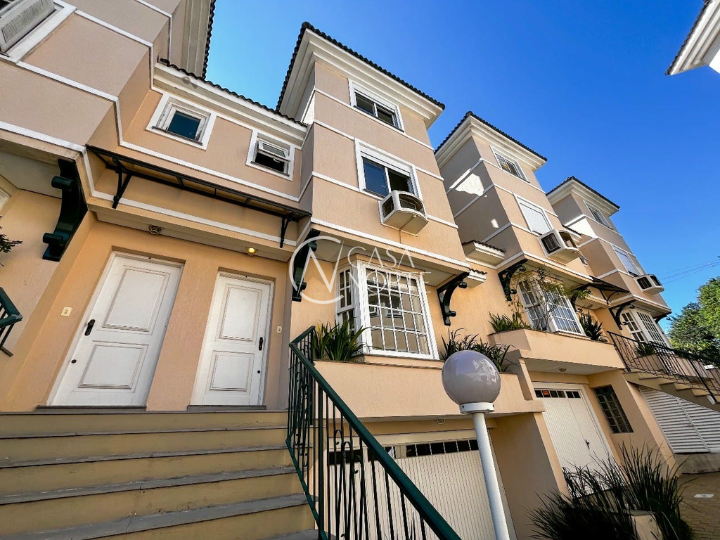 Casa à venda com 4 quartos, 212m², 1 suíte, 2 vagas, Rua Licínio Cardoso no bairro Chácara das Pedras em Porto Alegre