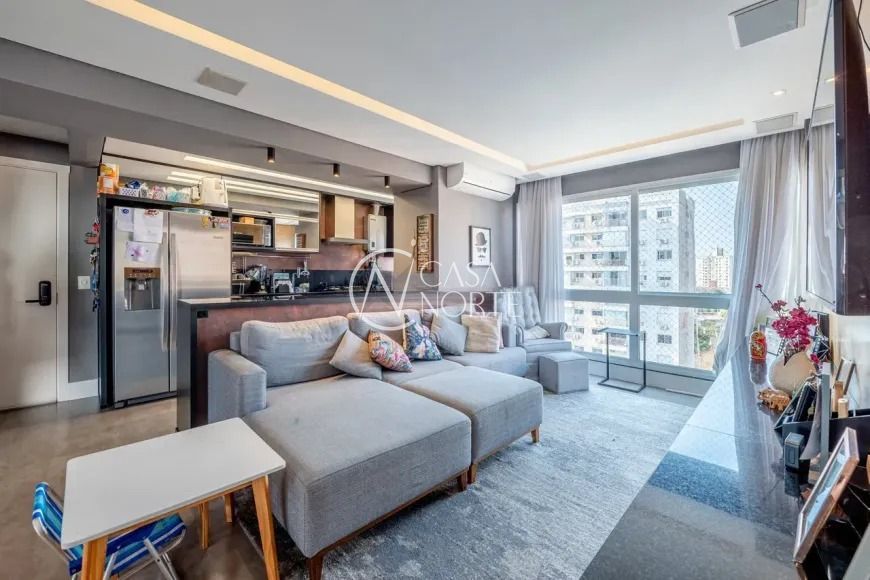 Apartamento à venda com 3 quartos, 161m², 1 suíte, 3 vagas, Rua Bezerra de Menezes no bairro Passo da Areia em Porto Alegre