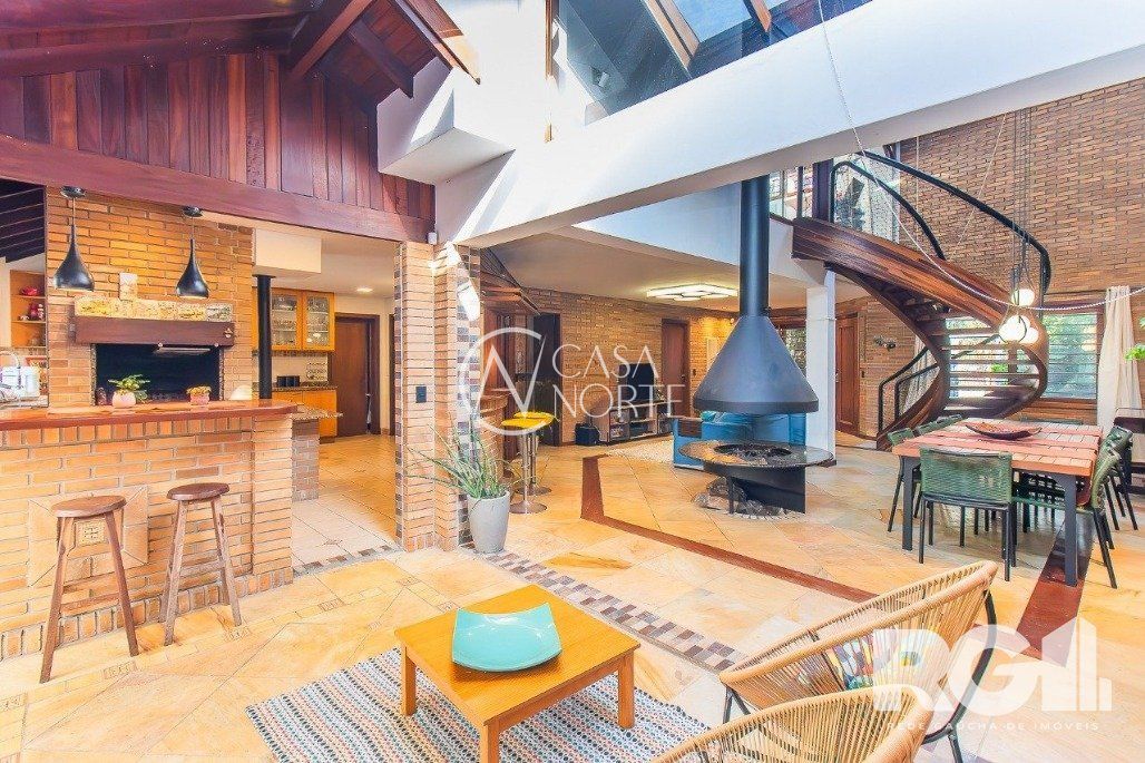 Casa à venda com 3 quartos, 335m², 1 suíte, 4 vagas, Rua Conde da Figueira no bairro Chácara das Pedras em Porto Alegre