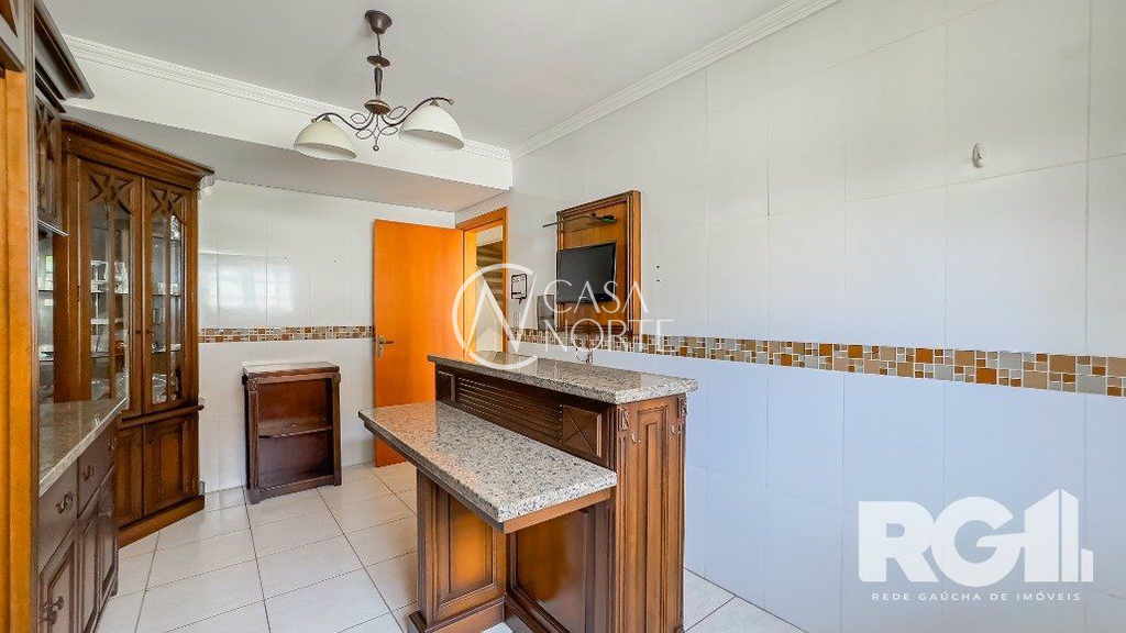 Casa à venda com 4 quartos, 282m², 3 suítes, 3 vagas, Rua Doutor Barbosa Gonçalves no bairro Chácara das Pedras em Porto Alegre