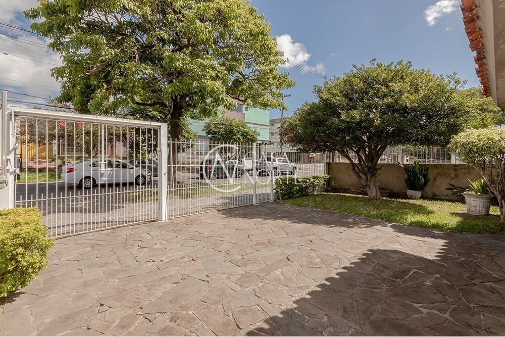 Casa à venda com 4 quartos, 381m², 1 suíte, 3 vagas, Doutor Barcelos no bairro Camaquã em Porto Alegre