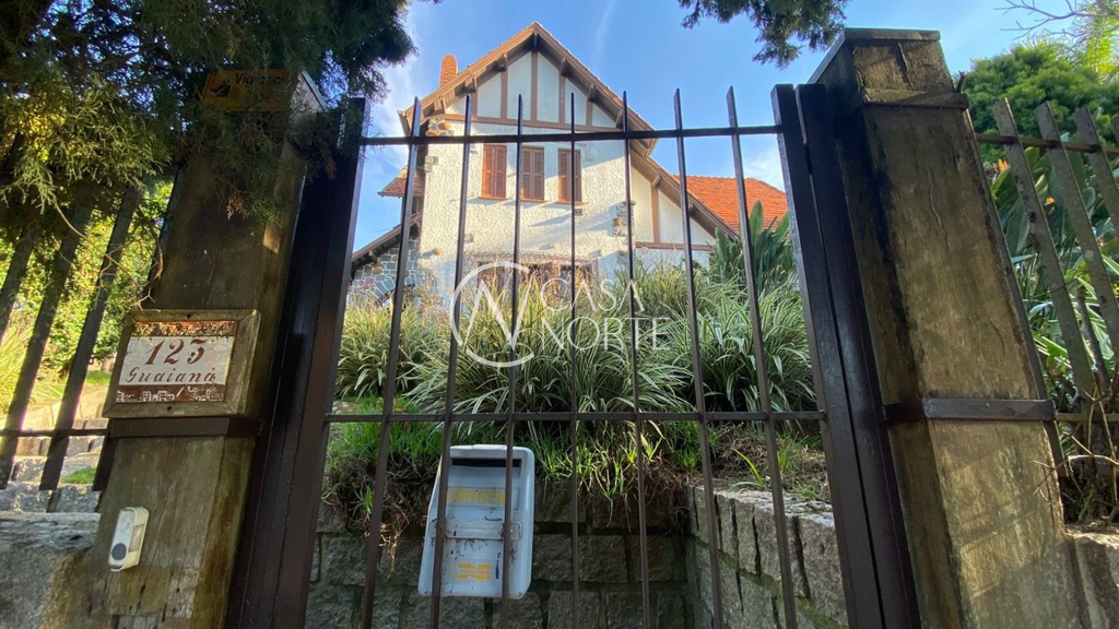 Casa à venda com 4 quartos, 350m², 1 suíte, 2 vagas, Guaiana no bairro Vila Assunção em Porto Alegre