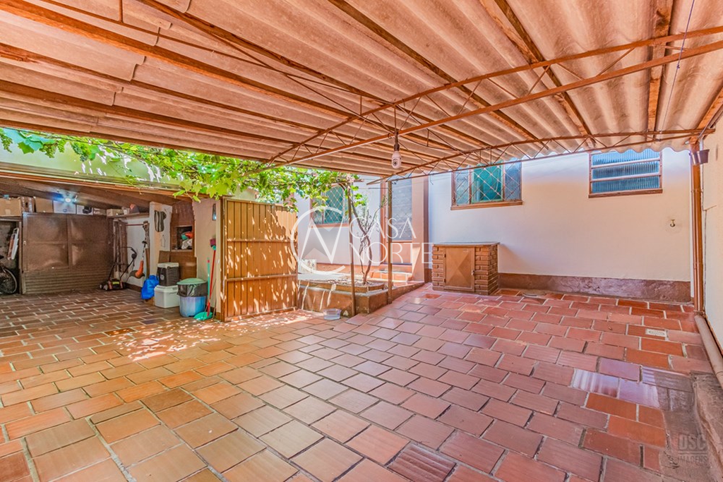 Casa à venda com 5 quartos, 131m², 1 suíte, 4 vagas, Rua Doutor Mário Totta no bairro Tristeza em Porto Alegre