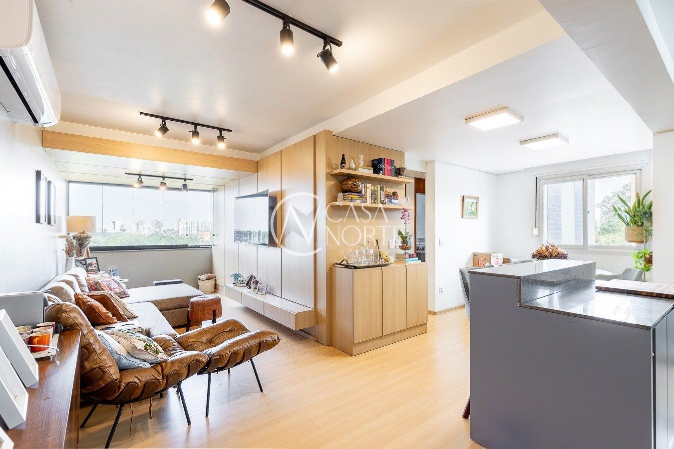 Apartamento à venda com 2 quartos, 82m², 1 suíte, 1 vaga, Rua Líbero Badaró no bairro Passo da Areia em Porto Alegre