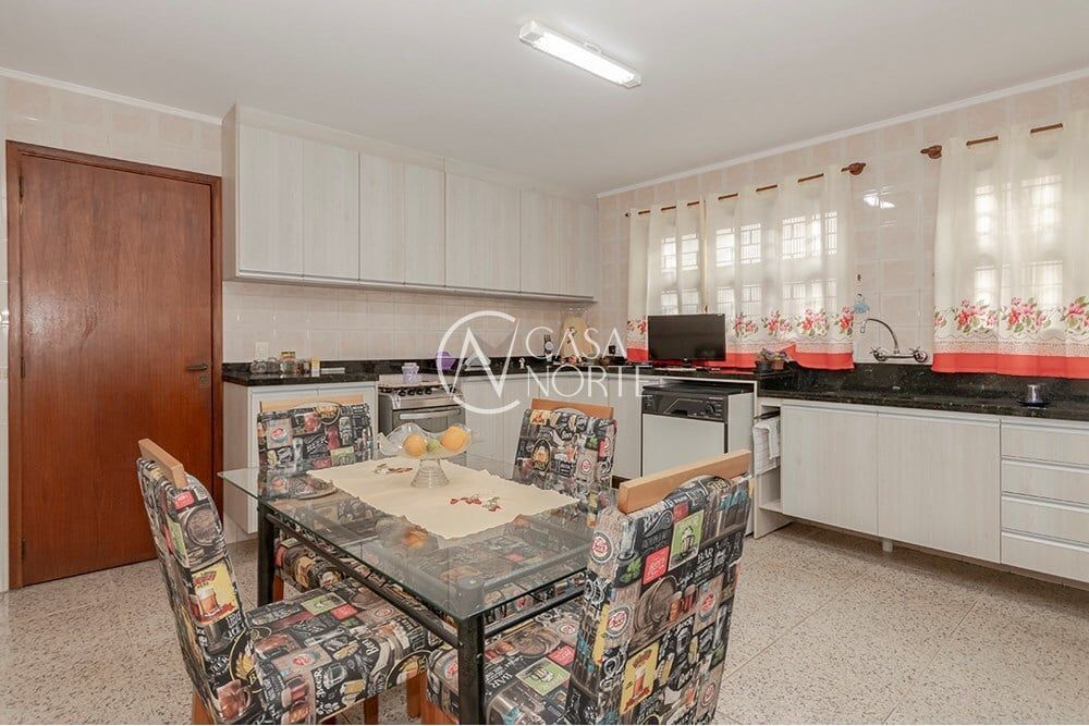 Casa à venda com 4 quartos, 388m², 2 suítes, 4 vagas, Rua Professora Lucy Maria Soares Santos no bairro Jardim Itu em Porto Alegre