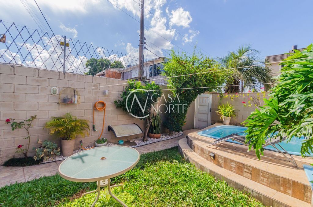 Casa de Condomínio à venda com 3 quartos, 194m², 1 suíte, 2 vagas, Rua Augusto Attílio Giordani no bairro Jardim Floresta em Porto Alegre