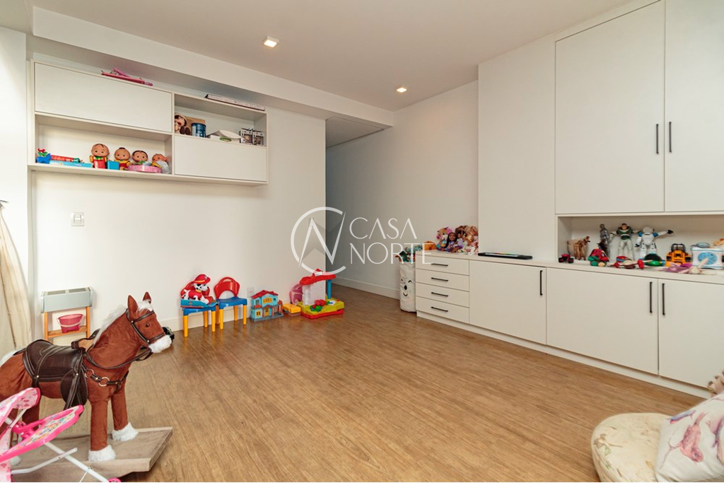 Casa à venda com 4 quartos, 311m², 2 suítes, 2 vagas, Avenida General Barreto Viana no bairro Chácara das Pedras em Porto Alegre