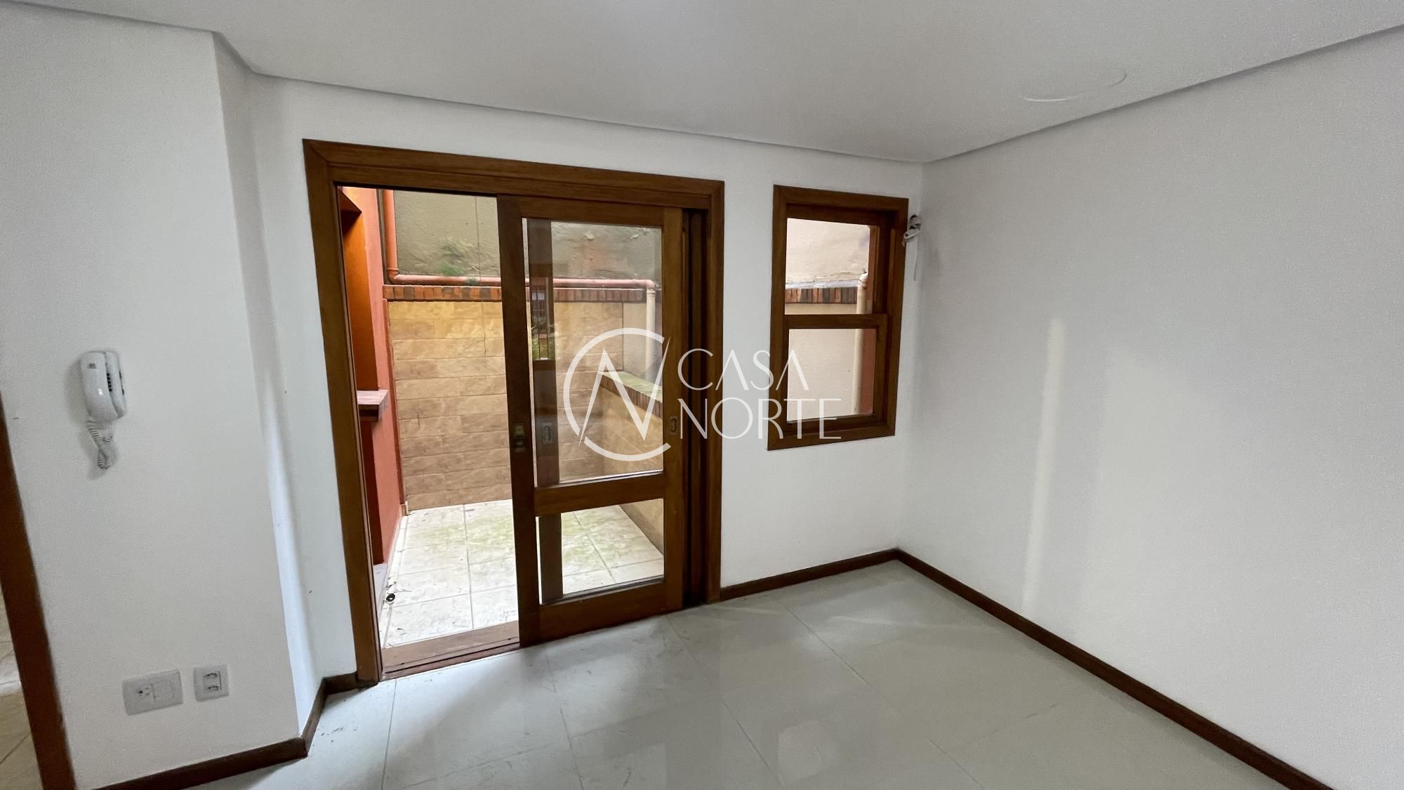 Casa de Condomínio à venda com 4 quartos, 272m², 1 suíte, 2 vagas, Rua Tremembé no bairro Chácara das Pedras em Porto Alegre