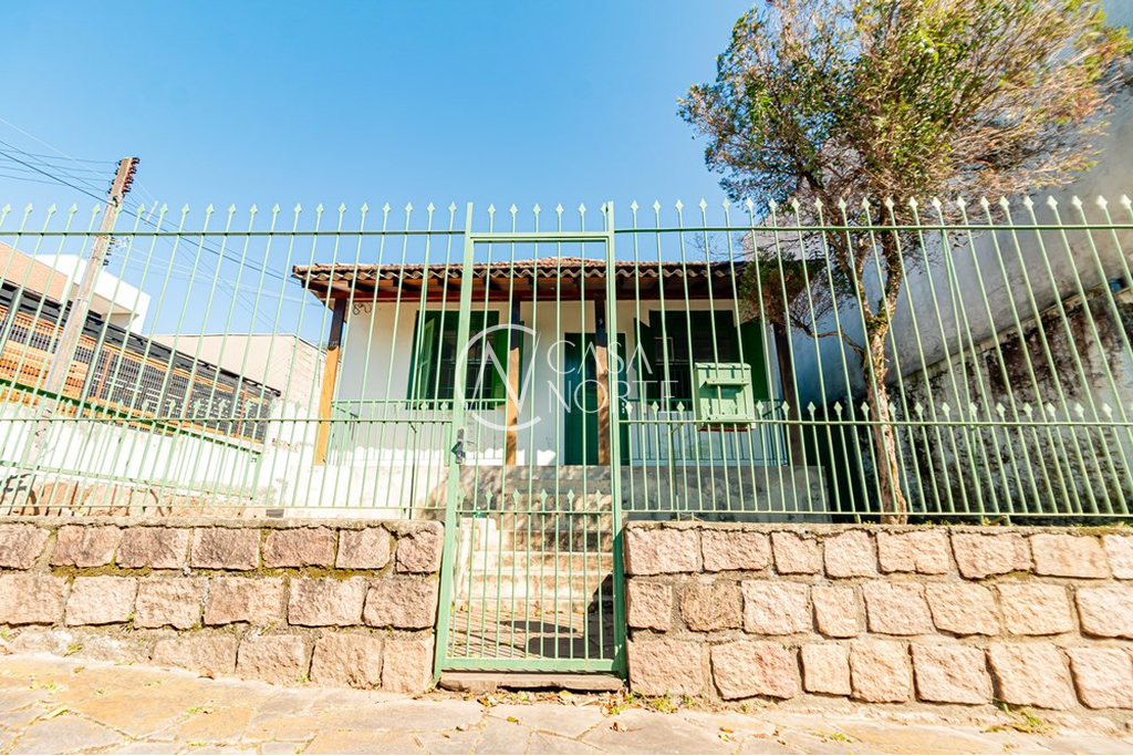 Casa à venda com 3 quartos, 70m², 12 vagas, Travessa São Pedro no bairro Vila Ipiranga em Porto Alegre