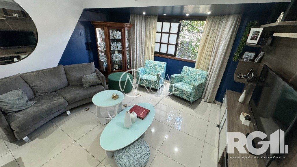 Casa à venda com 3 quartos, 130m², 1 suíte, 2 vagas, Rua Jornal o Povo no bairro Jardim Itu em Porto Alegre