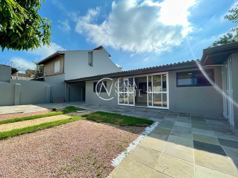 Casa à venda com 3 quartos, 202m², 6 vagas, Rua Rodrigues da Costa no bairro Sarandi em Porto Alegre