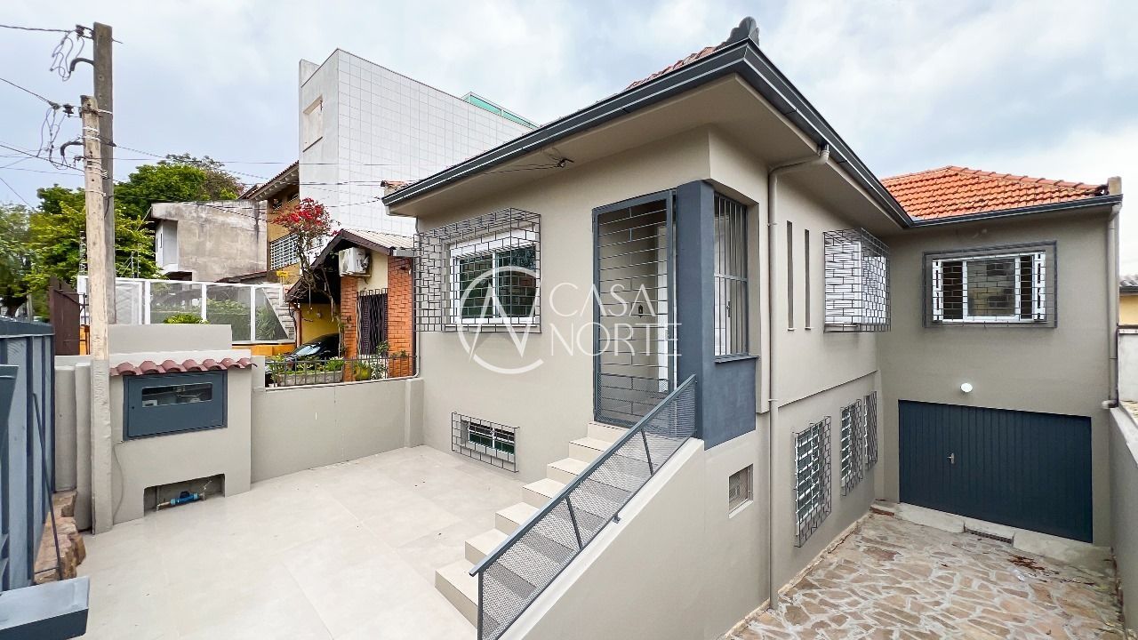 Casa à venda com 3 quartos, 174m², 4 vagas, Rua Augusto Attílio Giordani no bairro São Sebastião em Porto Alegre