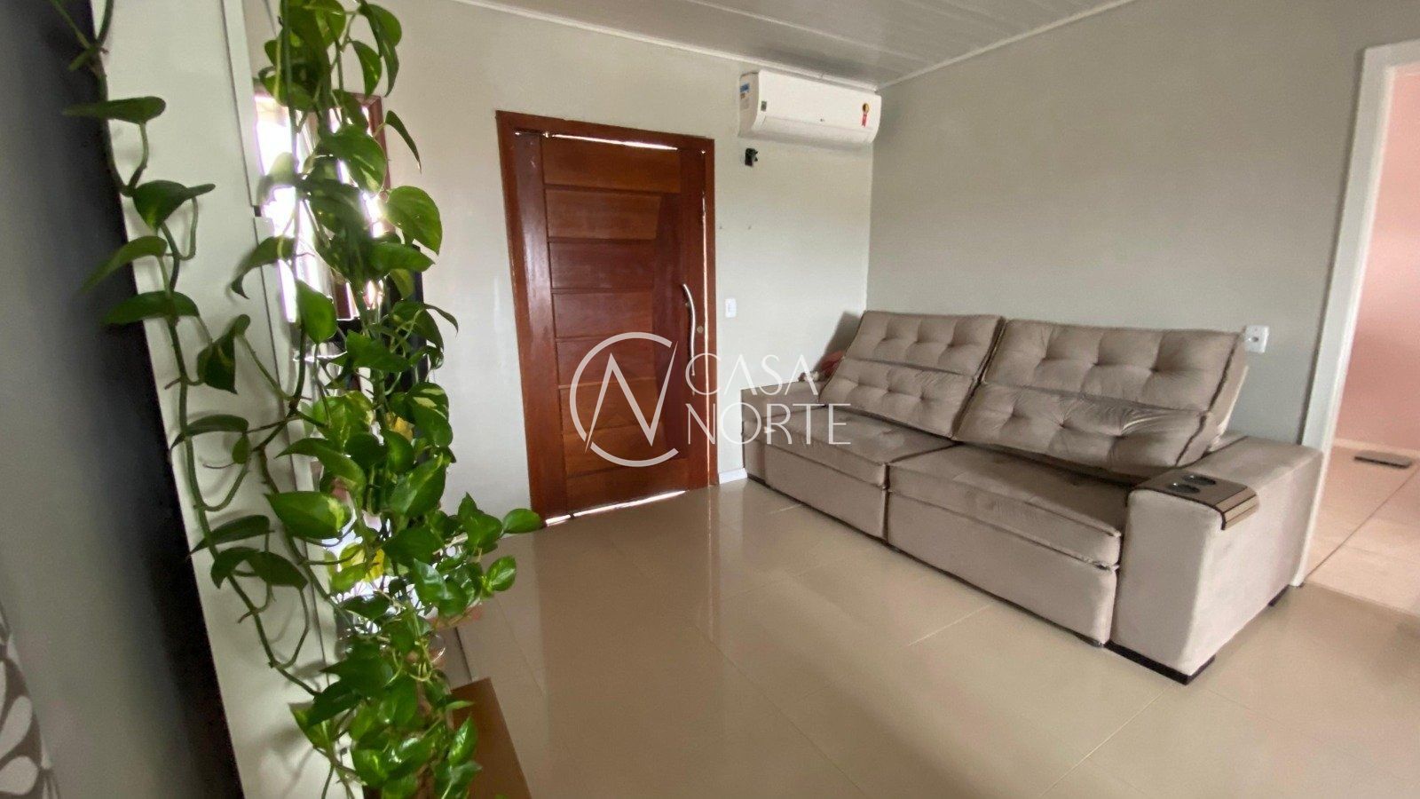 Casa à venda com 2 quartos, 126m², 3 vagas, Rua Osvaldo Franca Júnior no bairro Mário Quintana em Porto Alegre