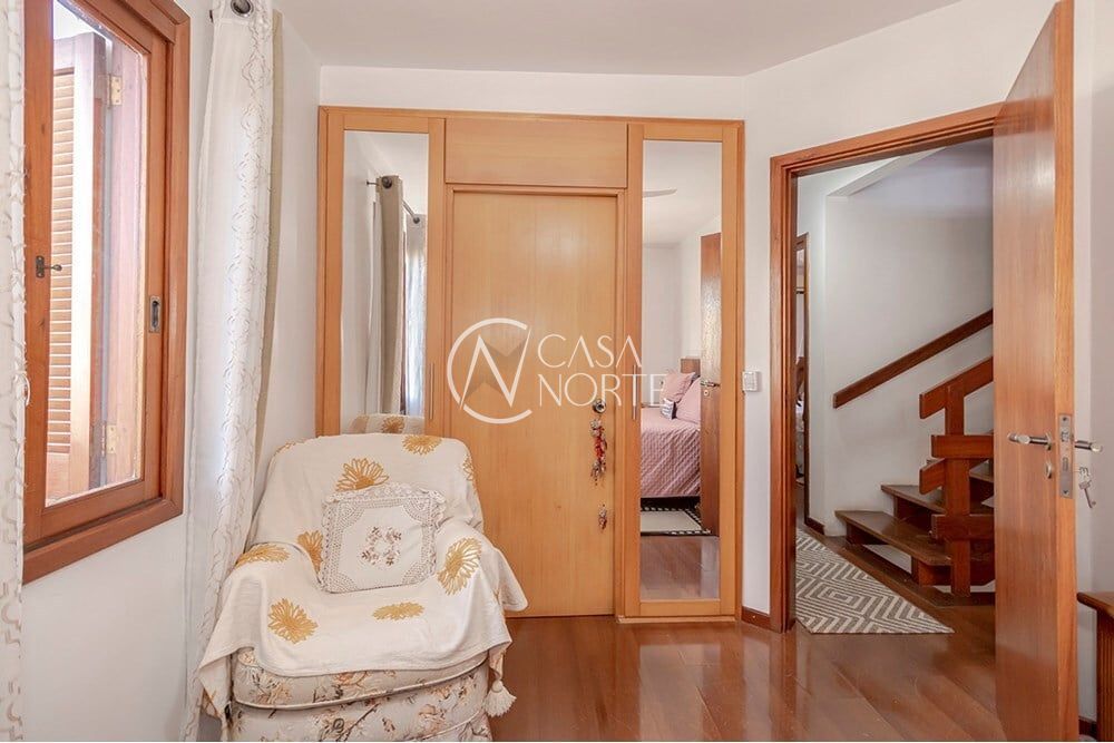 Casa de Condomínio à venda com 3 quartos, 230m², 1 suíte, 2 vagas, Sargento Nicolau Dias de Farias no bairro Tristeza em Porto Alegre