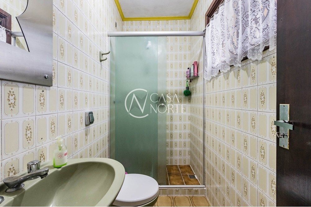 Casa à venda com 3 quartos, 329m², 1 suíte, 2 vagas, Bispo Sardinha no bairro Vila Ipiranga em Porto Alegre