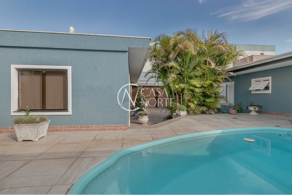 Casa à venda com 3 quartos, 176m², 2 suítes, 4 vagas, Rua Ari Barroso no bairro Sarandi em Porto Alegre