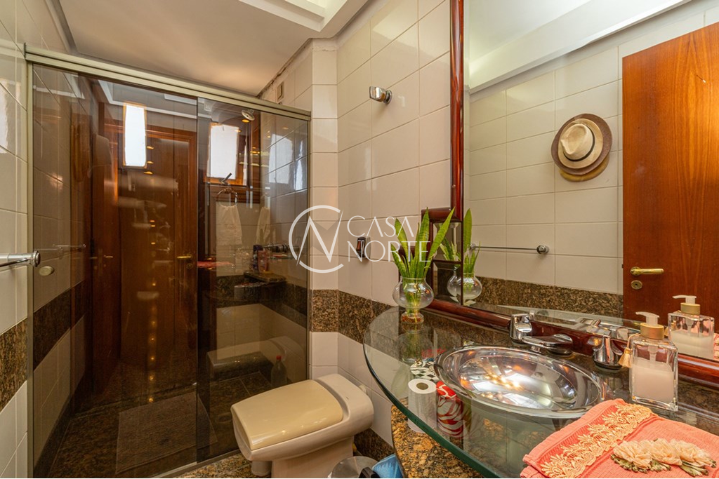 Cobertura à venda com 4 quartos, 305m², 1 suíte, 3 vagas, Mariland no bairro Bela Vista em Porto Alegre