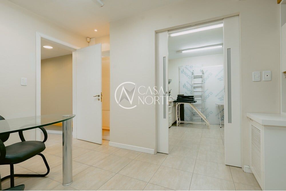 Prédio Residencial à venda , 395m², Miguel Tostes no bairro Rio Branco em Porto Alegre