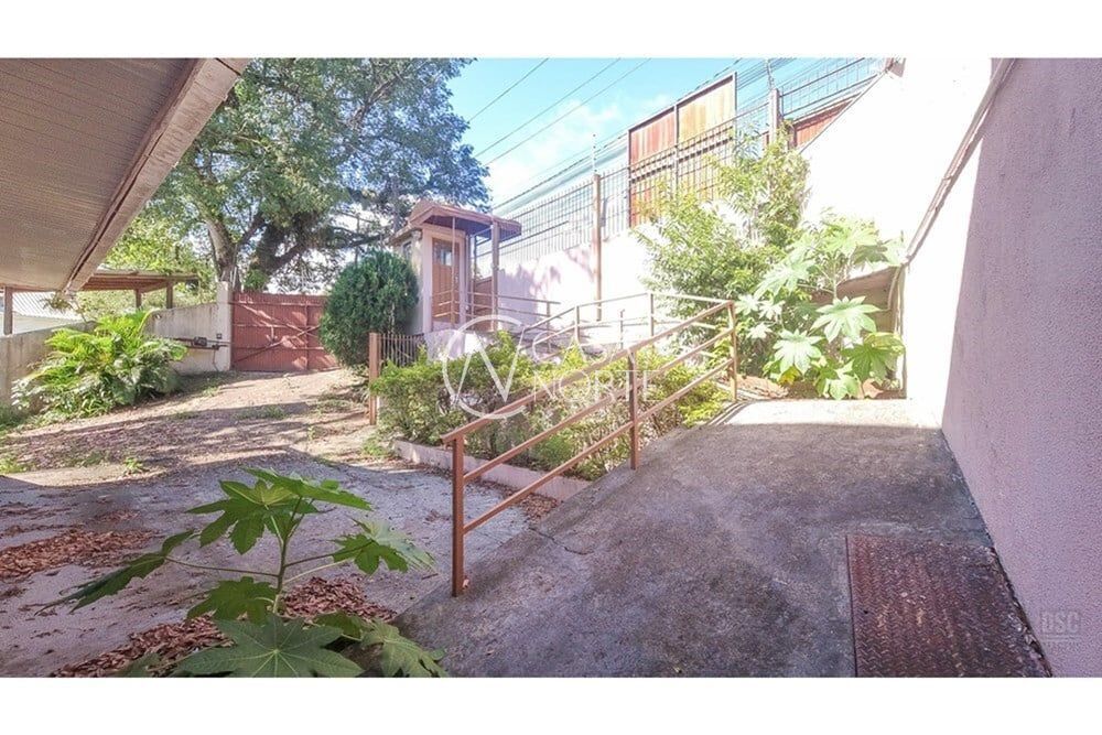 Casa à venda com 8 quartos, 1278m², 3 suítes, 30 vagas, Professor Oscar Pereira no bairro Glória em Porto Alegre