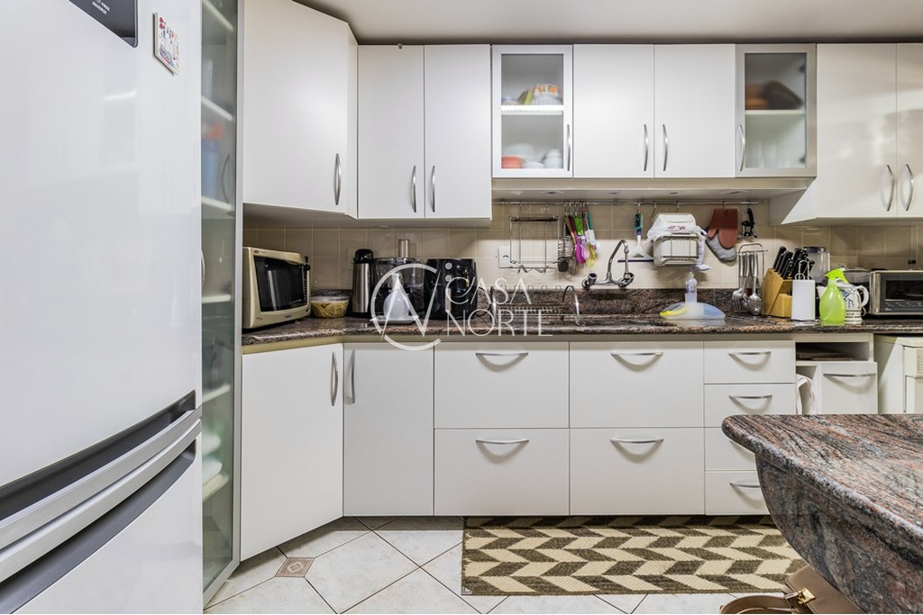 Casa à venda com 3 quartos, 212m², 1 suíte, 2 vagas, Ivan Iglésias no bairro Jardim Sabará em Porto Alegre