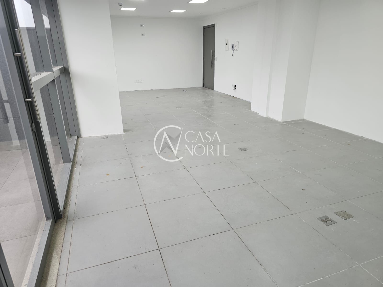 Sala Comercial à venda com 1 quarto, 45m², 1 vaga, Avenida Assis Brasil no bairro Jardim Lindóia em Porto Alegre