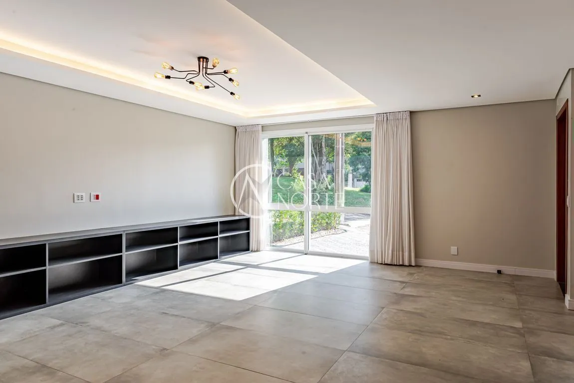 Casa de Condomínio à venda com 2 quartos, 333m², 2 suítes, 2 vagas, Rua Adriano Pereira da Silva no bairro Vila Nova em Porto Alegre