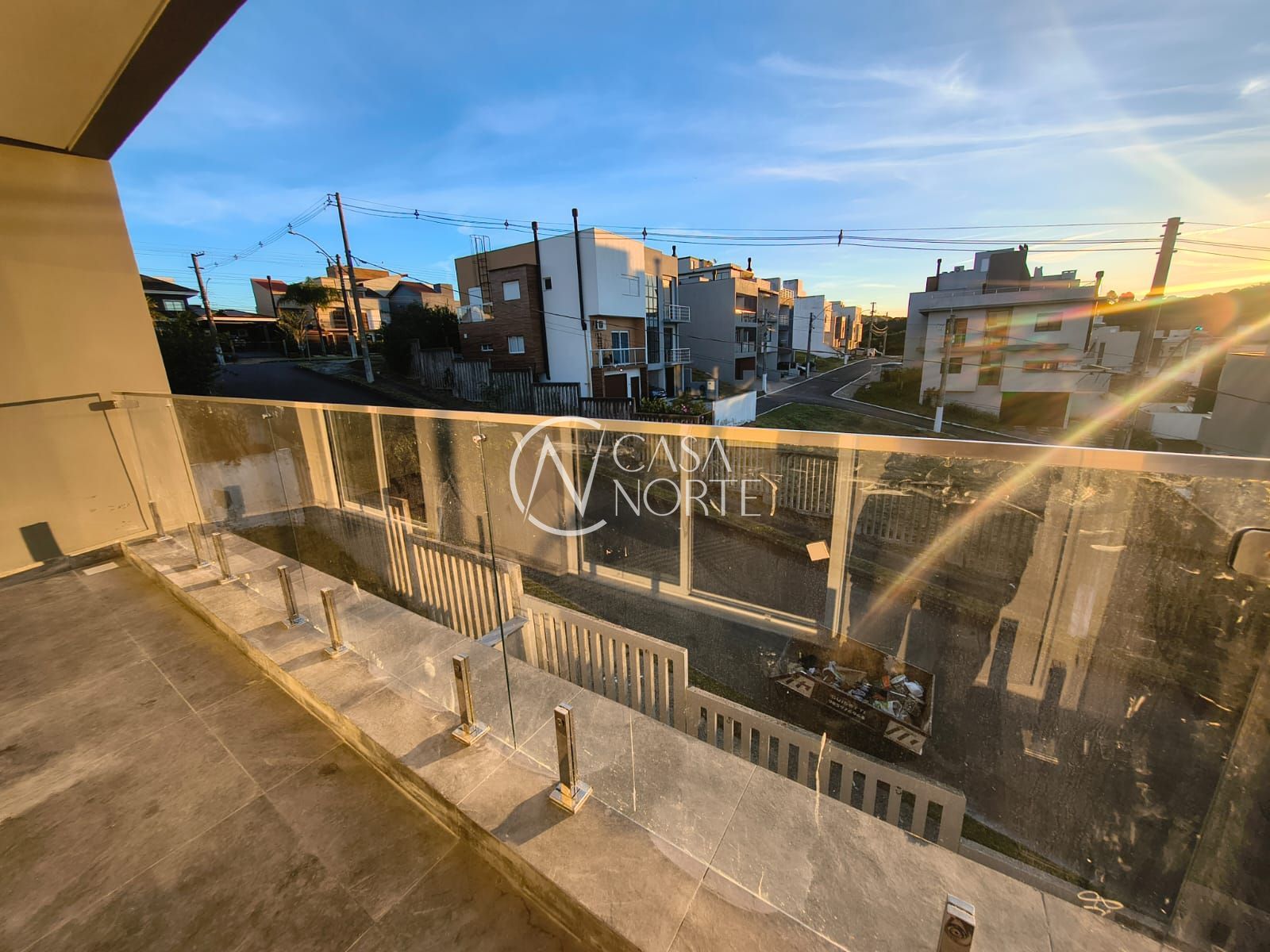 Casa de Condomínio à venda com 3 quartos, 156m², 1 suíte, 2 vagas, Rua Madre Clara no bairro Mário Quintana em Porto Alegre
