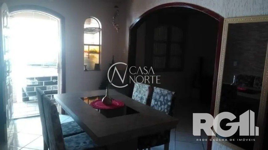 Casa à venda com 4 quartos, 132m², 1 suíte, 2 vagas, Rua Caetano Fulginiti no bairro Rubem Berta em Porto Alegre